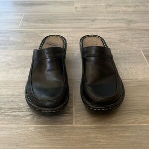 Eastland Black Mule Clogs